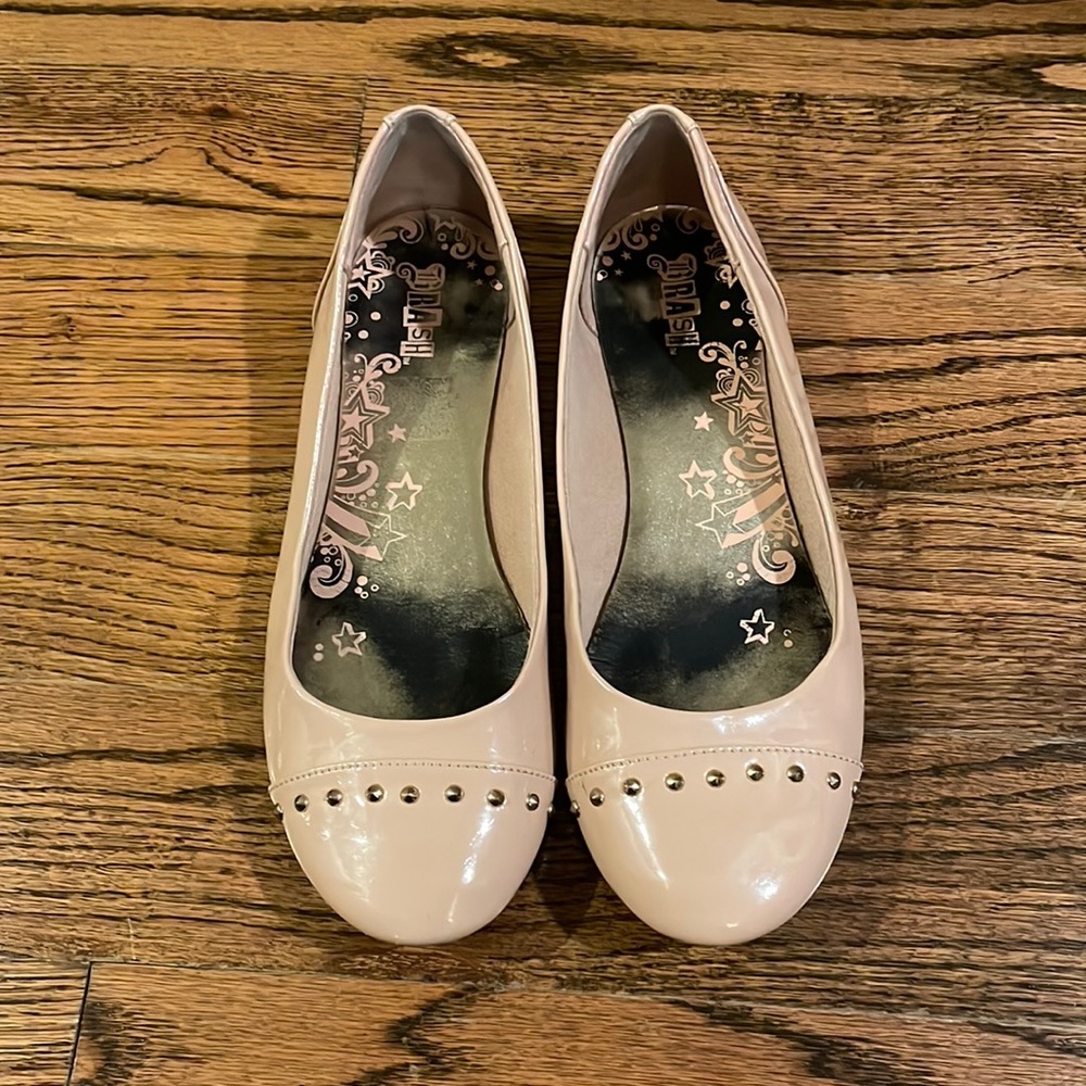 Nude flats